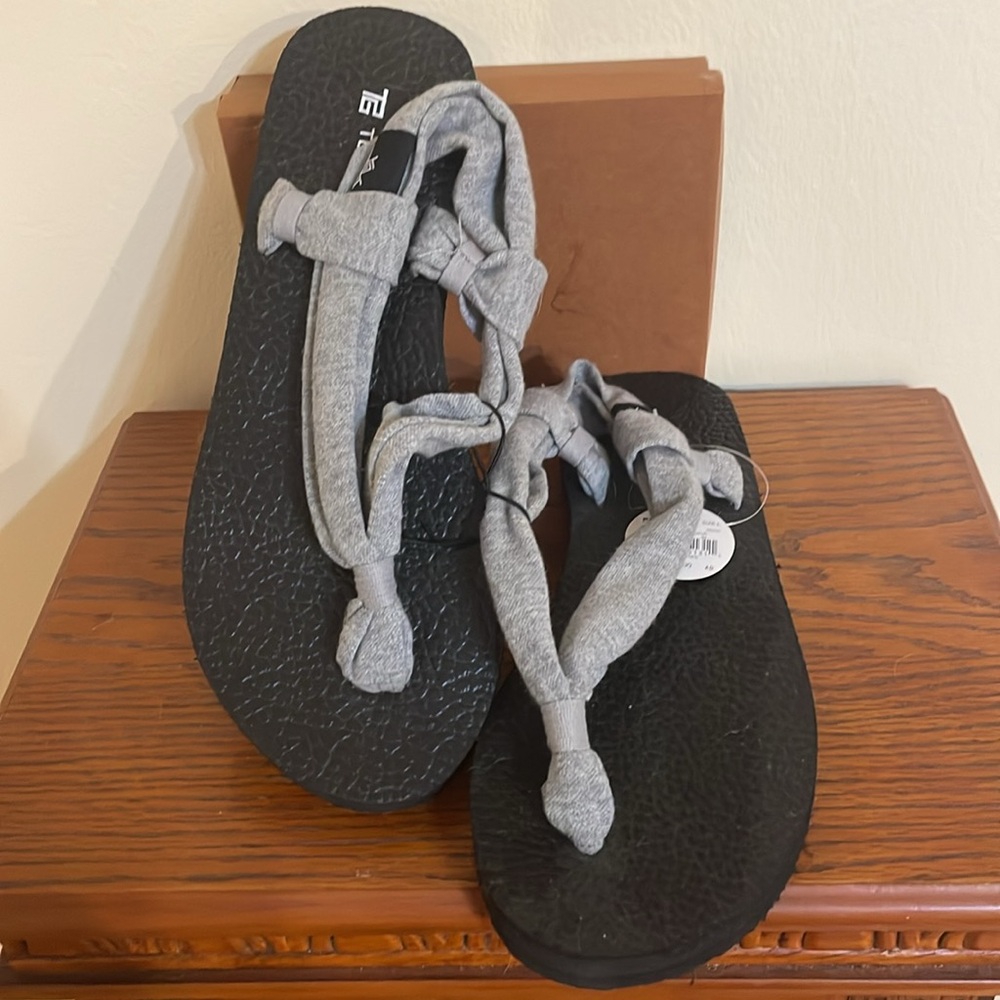 NWT Tek Gear Sandal